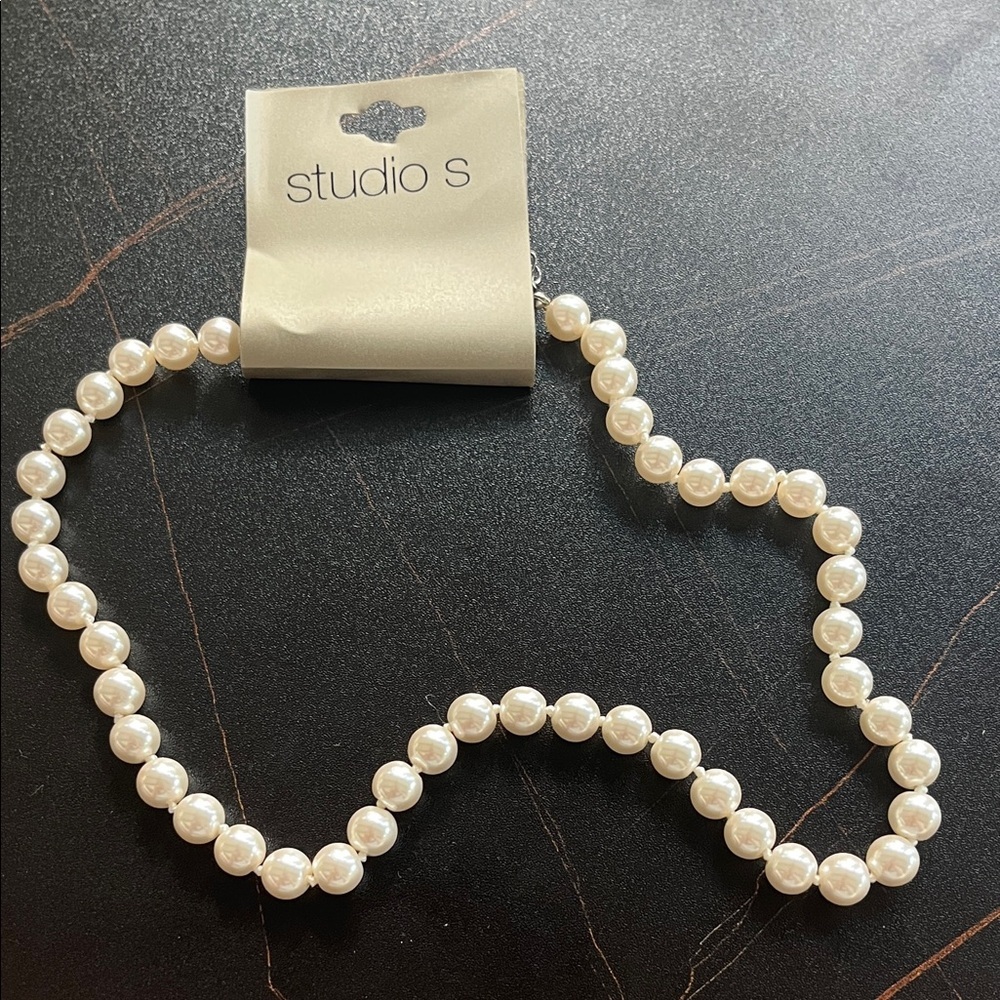 Studio S Elegant Pearl Necklace